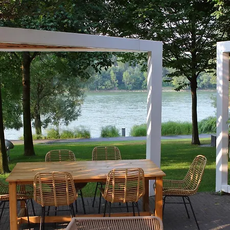 Panorama Oasis - Free Parking On Site - Air Con - Biz Wifi - Netflix Pozsony